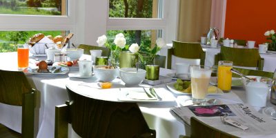 frühstück kaffee muesli zeitung